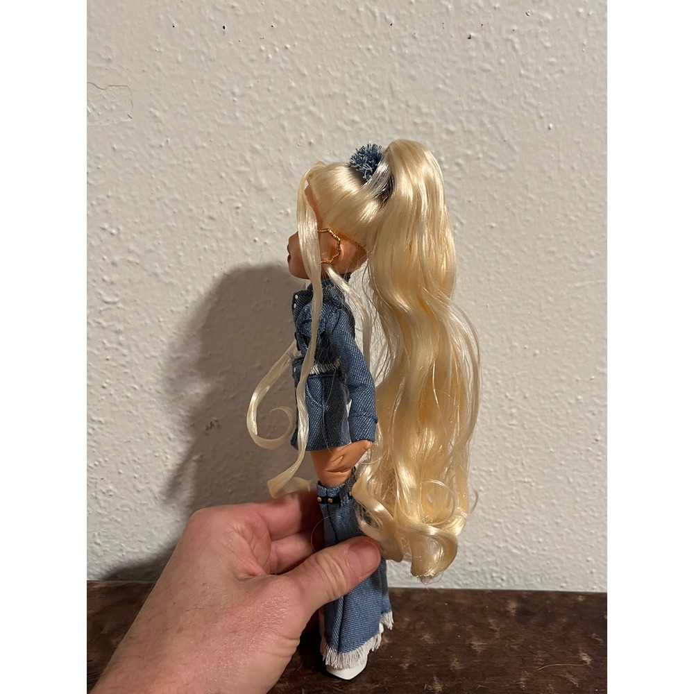 Bratz 20 Yearz Anniversary Cloe Fashion Doll Blonde Denim Outfit Y2K Style 10" - Picture 3 of 5